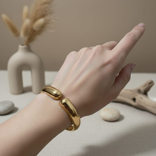 Anti Tarnish Waterproof Curved Shape Gold Plated Cuff Bracelet