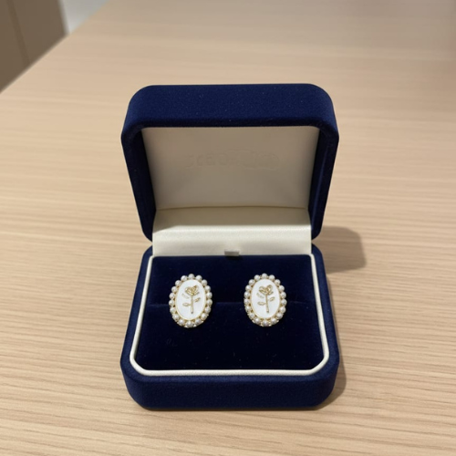 Pearl Floral Stud Earrings – Elegant Vintage Gold Statement Earrings